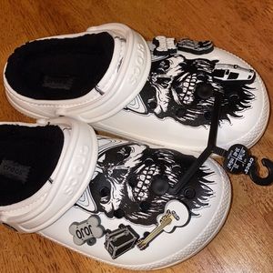 NWT LUKE COMBS CROCS w/ jibitz!
